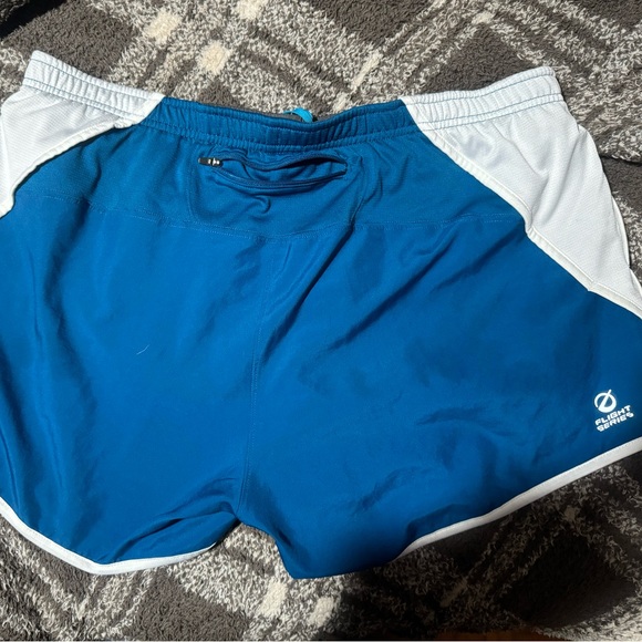 North face shorts - Picture 3 of 3